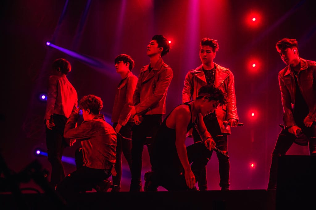 iKONCERT 2016 SHOWTIME TOUR IN SINGAPORE - Concert Image (1)