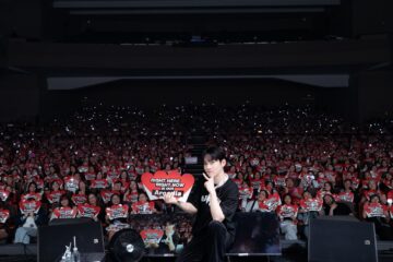 [PHILIPPINES] CHEN feels reunited with ‘long-time’ friends during ‘Arcadia’ in Manila